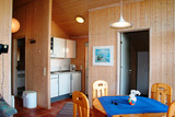 Ferienhaus in Pelzerhaken - Am Waldrand Haus A - Esstisch mit Küchenzeile